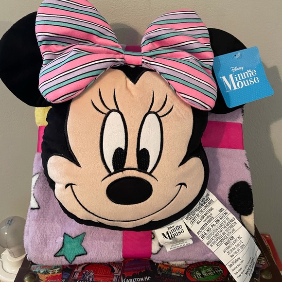 Minnie Mouse Pillow & Plush Throw Set